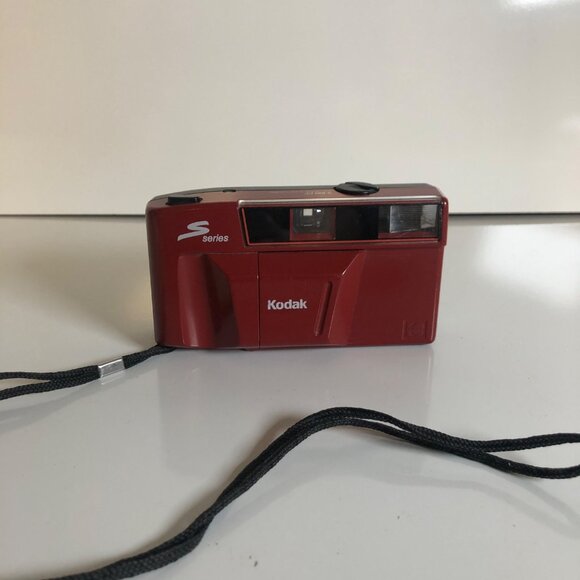 Kodak Red S100EF S Series 35mm Point and Shoot Camera Vintage - Picture 1 of 5
